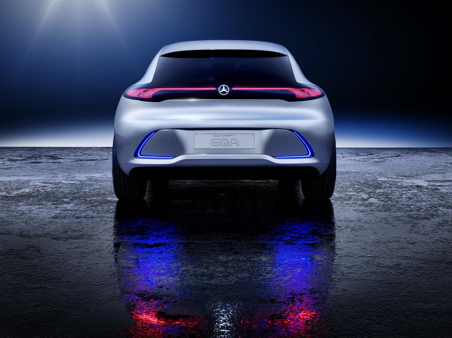  Mercedes-Benz Concept EQA 2017 года  (фото 13 из 20)